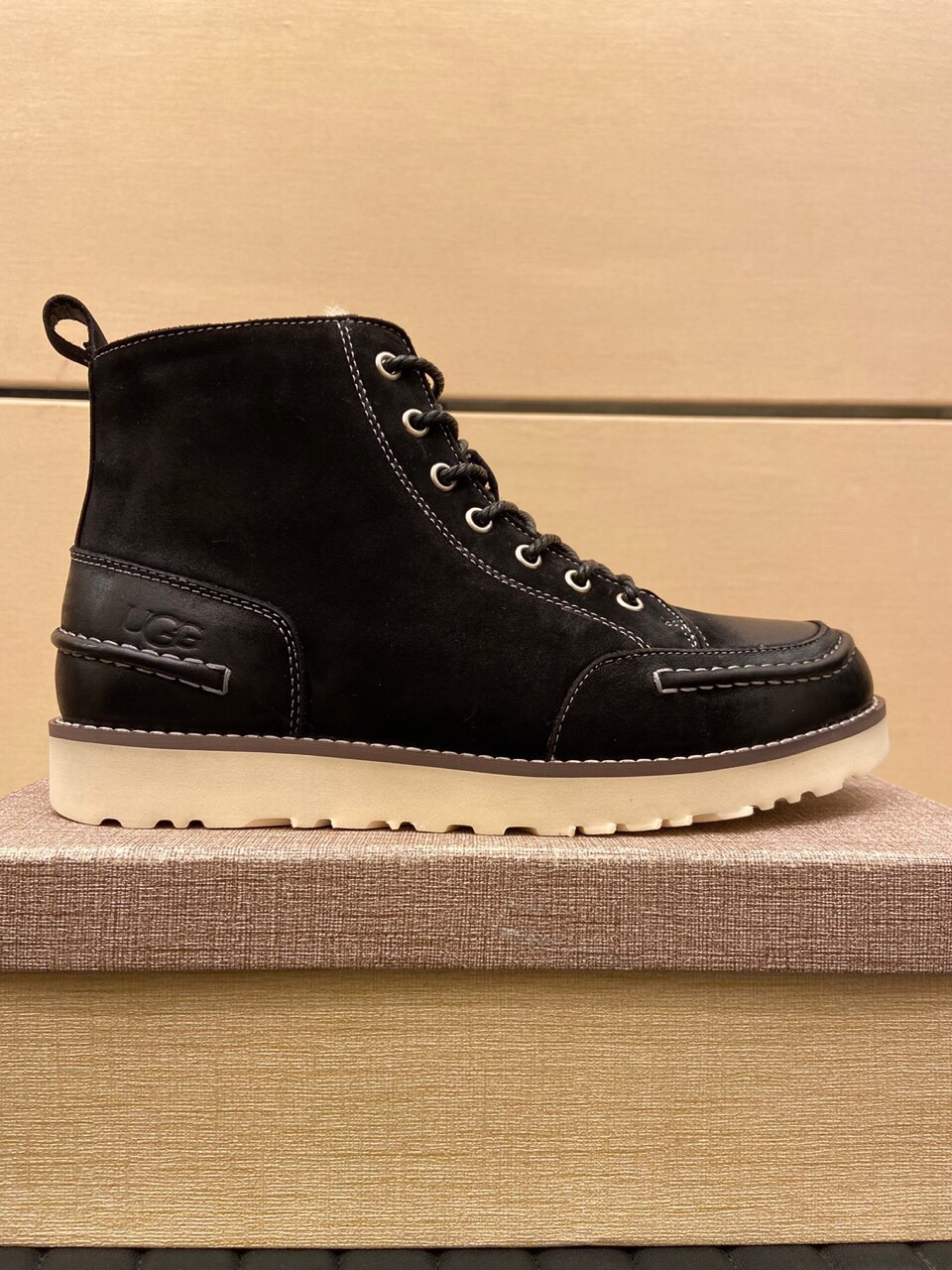 （真全羊毛里不加丝假毛）【UGG男鞋】 版型好到不多说，品质、做工、材料再度升级帅气来袭👏俊朗的外形👏精