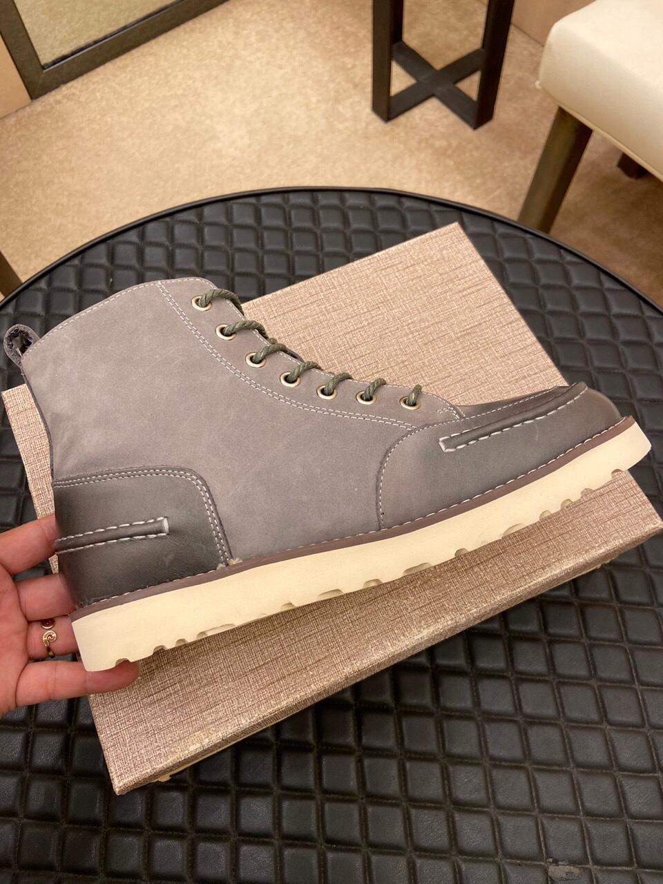 （真全羊毛里不加丝假毛）【UGG男鞋】 版型好到不多说，品质、做工、材料再度升级帅气来袭👏俊朗的外形👏精