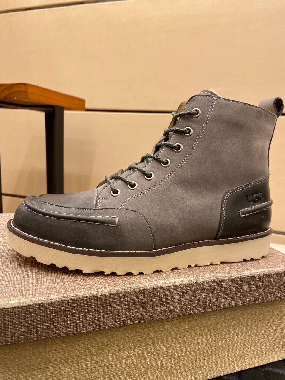 （真全羊毛里不加丝假毛）【UGG男鞋】 版型好到不多说，品质、做工、材料再度升级帅气来袭👏俊朗的外形👏精