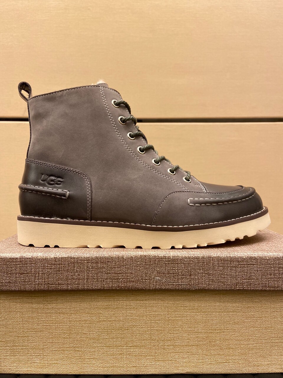 （真全羊毛里不加丝假毛）【UGG男鞋】 版型好到不多说，品质、做工、材料再度升级帅气来袭👏俊朗的外形👏精