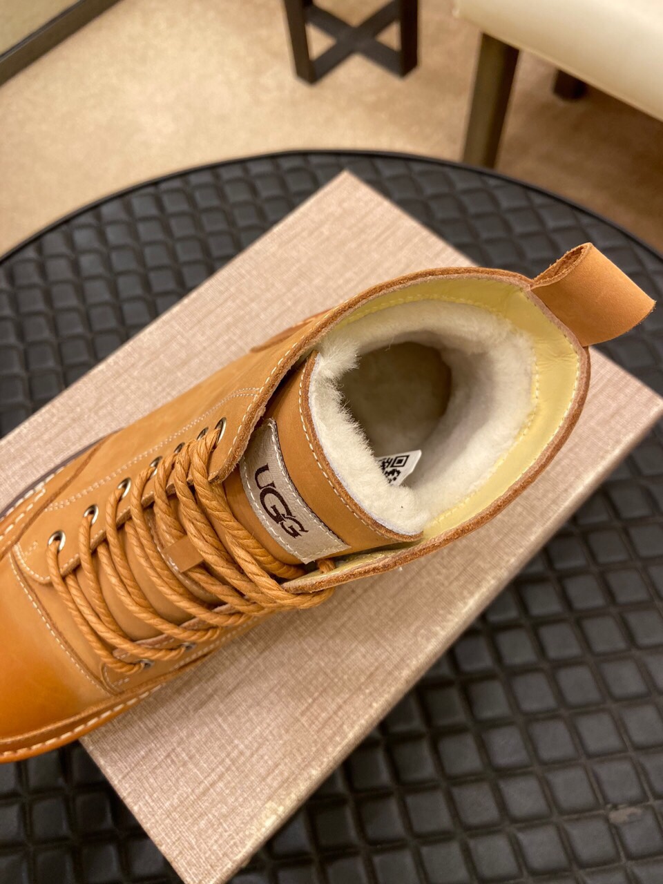 （真全羊毛里不加丝假毛）【UGG男鞋】 版型好到不多说，品质、做工、材料再度升级帅气来袭👏俊朗的外形👏精