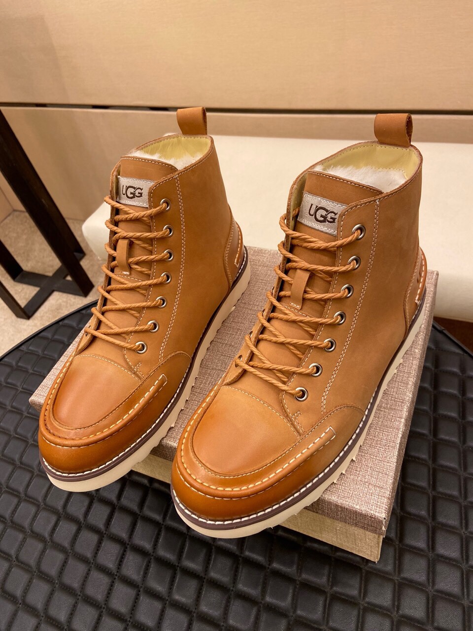 （真全羊毛里不加丝假毛）【UGG男鞋】 版型好到不多说，品质、做工、材料再度升级帅气来袭👏俊朗的外形👏精