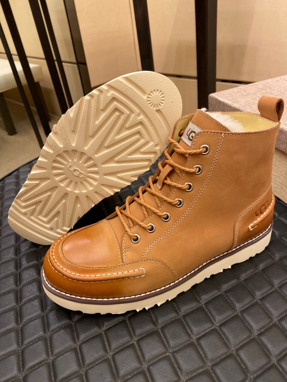 （真全羊毛里不加丝假毛）【UGG男鞋】 版型好到不多说，品质、做工、材料再度升级帅气来袭👏俊朗的外形👏精