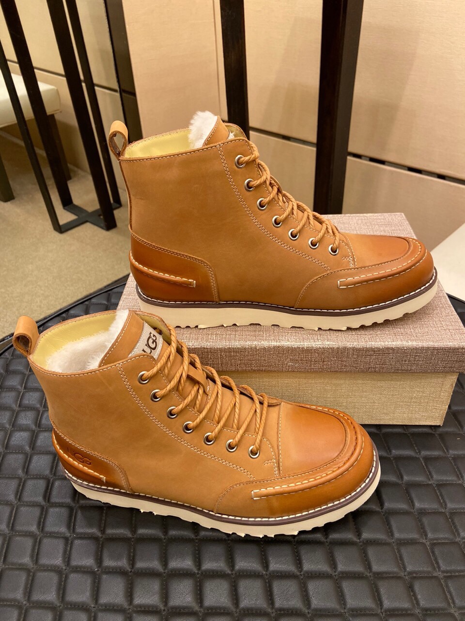 （真全羊毛里不加丝假毛）【UGG男鞋】 版型好到不多说，品质、做工、材料再度升级帅气来袭👏俊朗的外形👏精