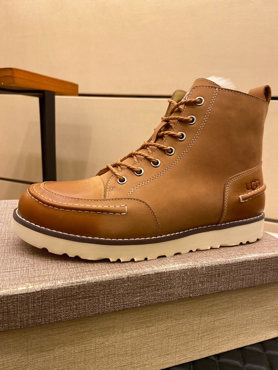 （真全羊毛里不加丝假毛）【UGG男鞋】 版型好到不多说，品质、做工、材料再度升级帅气来袭👏俊朗的外形👏精