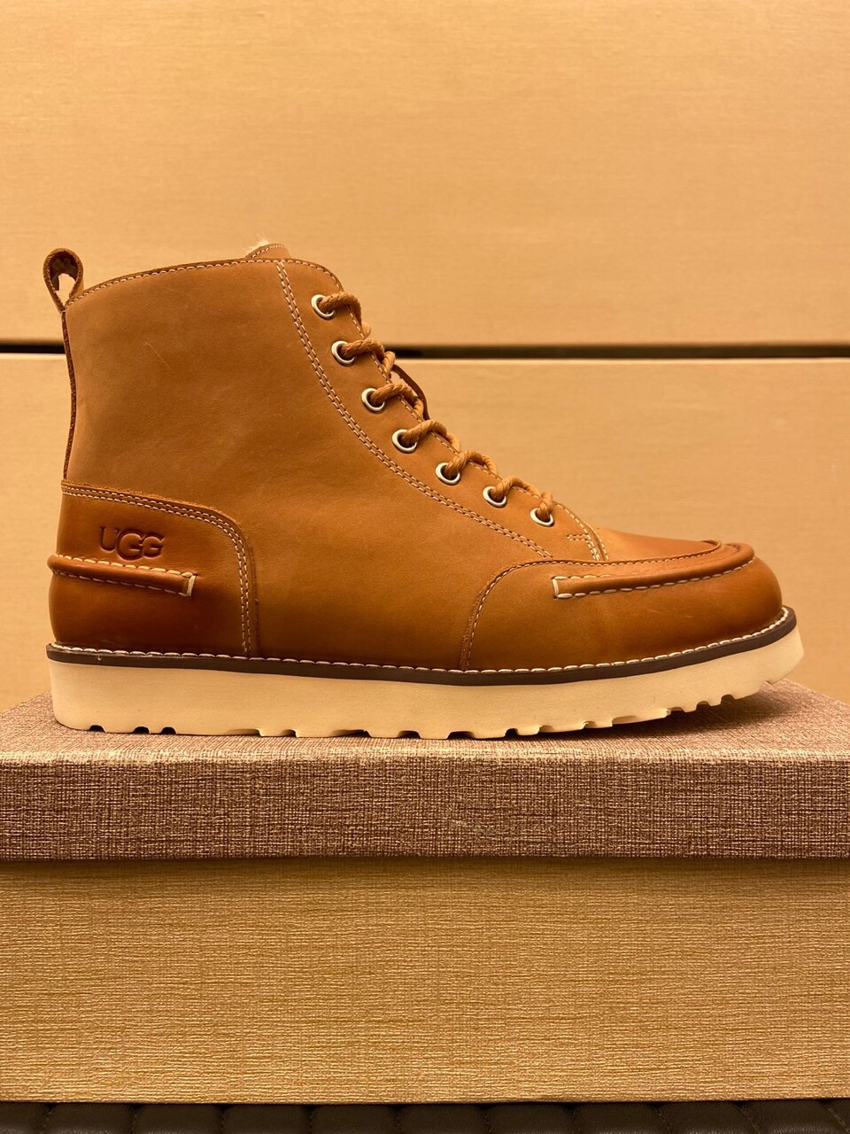 （真全羊毛里不加丝假毛）【UGG男鞋】 版型好到不多说，品质、做工、材料再度升级帅气来袭👏俊朗的外形👏精