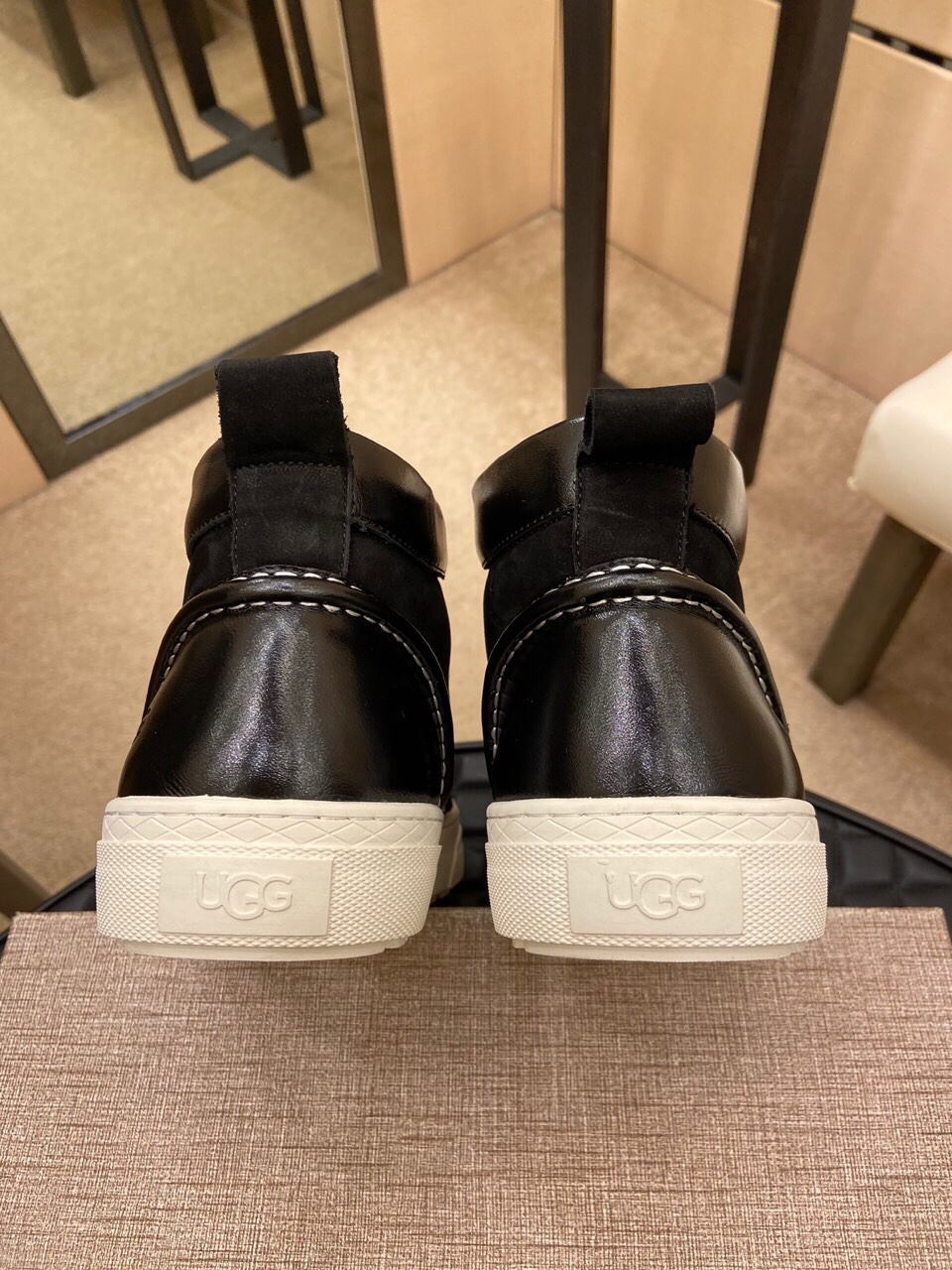（真全羊毛里不加丝假毛）【UGG男鞋】 版型好到不多说，品质、做工、材料再度升级帅气来袭👏俊朗的外形👏精