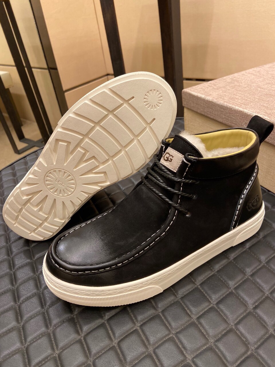 （真全羊毛里不加丝假毛）【UGG男鞋】 版型好到不多说，品质、做工、材料再度升级帅气来袭👏俊朗的外形👏精