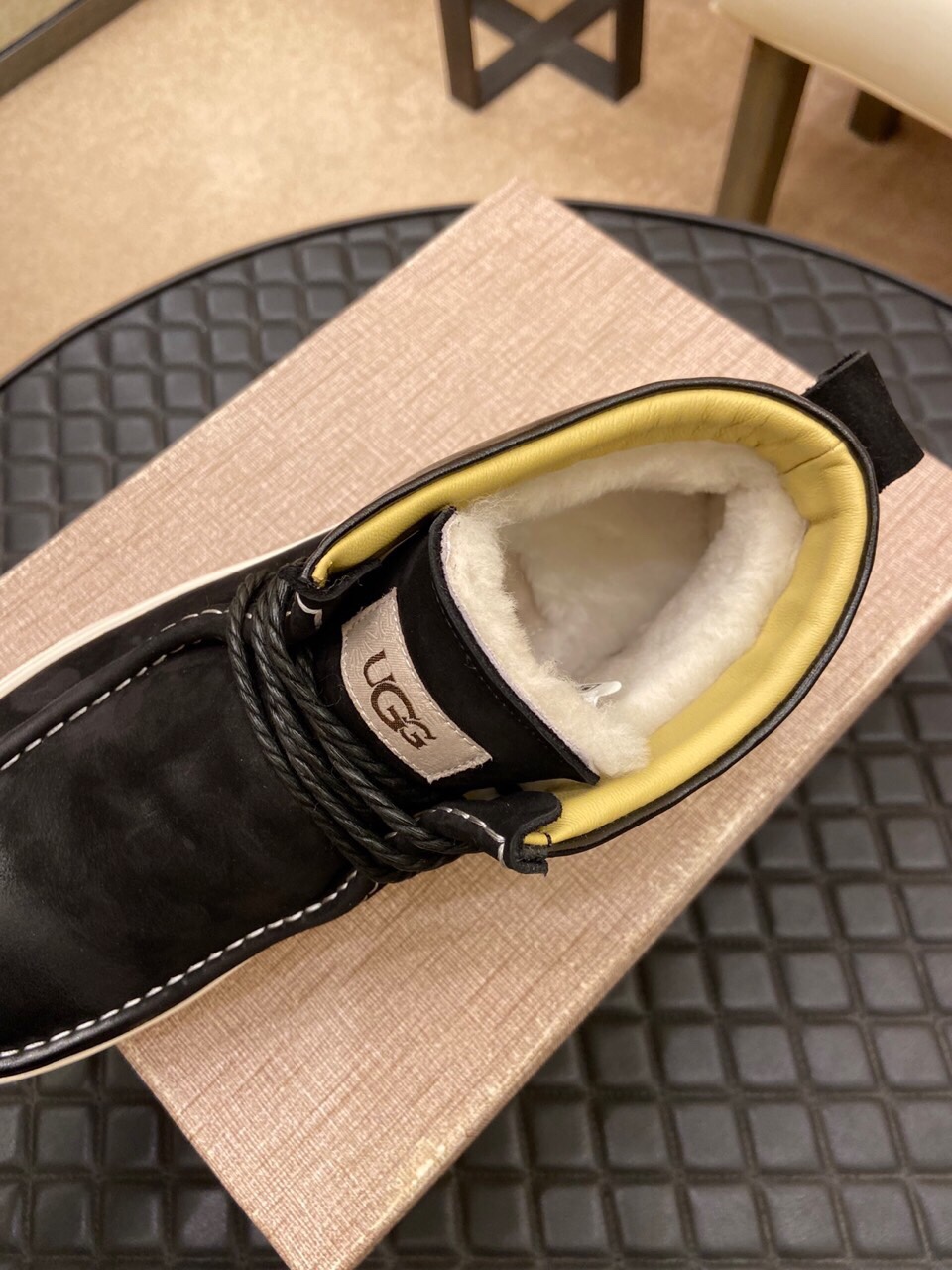 （真全羊毛里不加丝假毛）【UGG男鞋】 版型好到不多说，品质、做工、材料再度升级帅气来袭👏俊朗的外形👏精