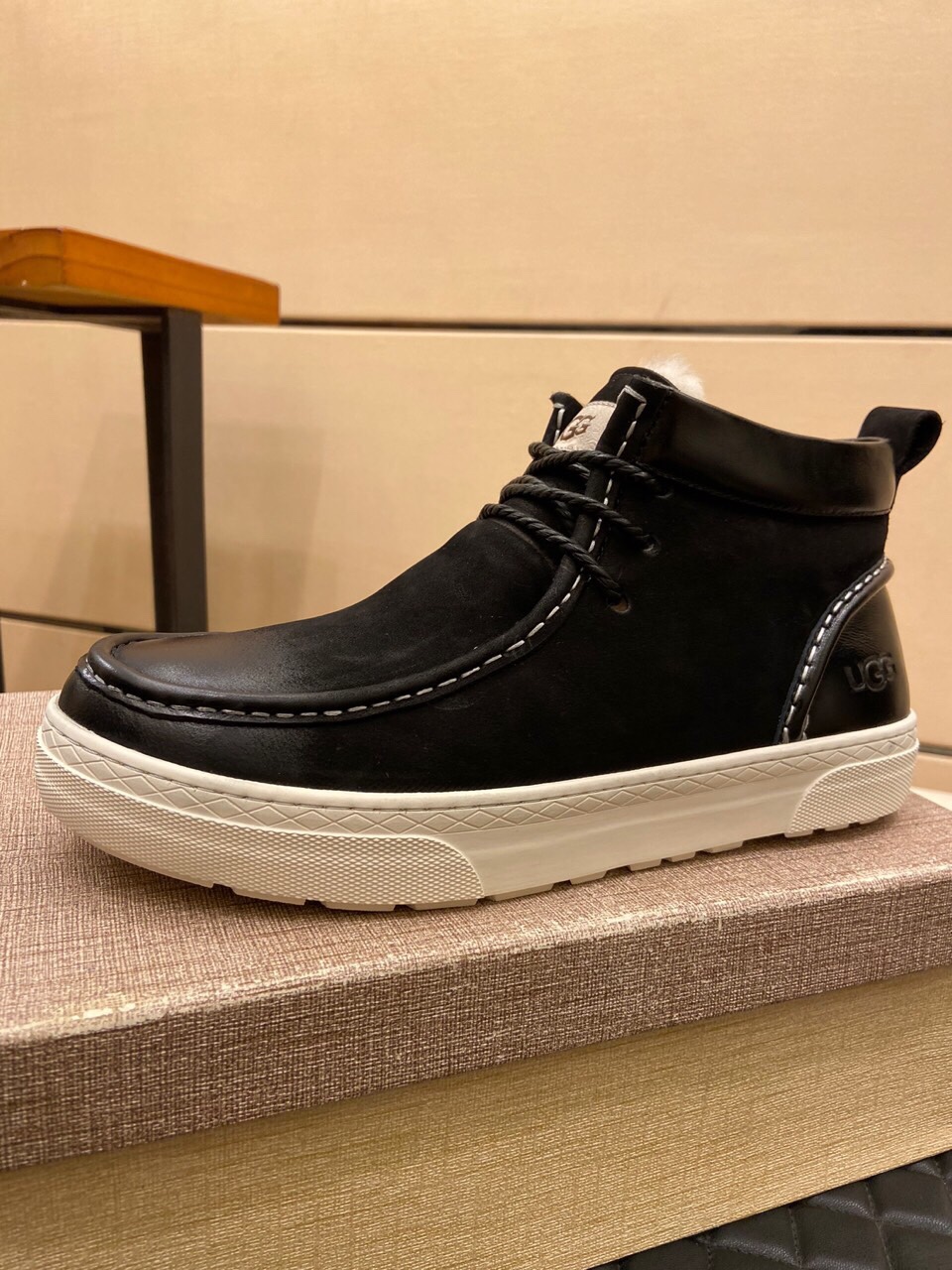 （真全羊毛里不加丝假毛）【UGG男鞋】 版型好到不多说，品质、做工、材料再度升级帅气来袭👏俊朗的外形👏精