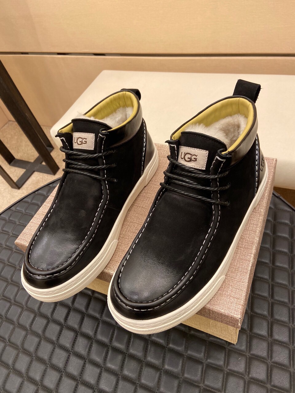 （真全羊毛里不加丝假毛）【UGG男鞋】 版型好到不多说，品质、做工、材料再度升级帅气来袭👏俊朗的外形👏精