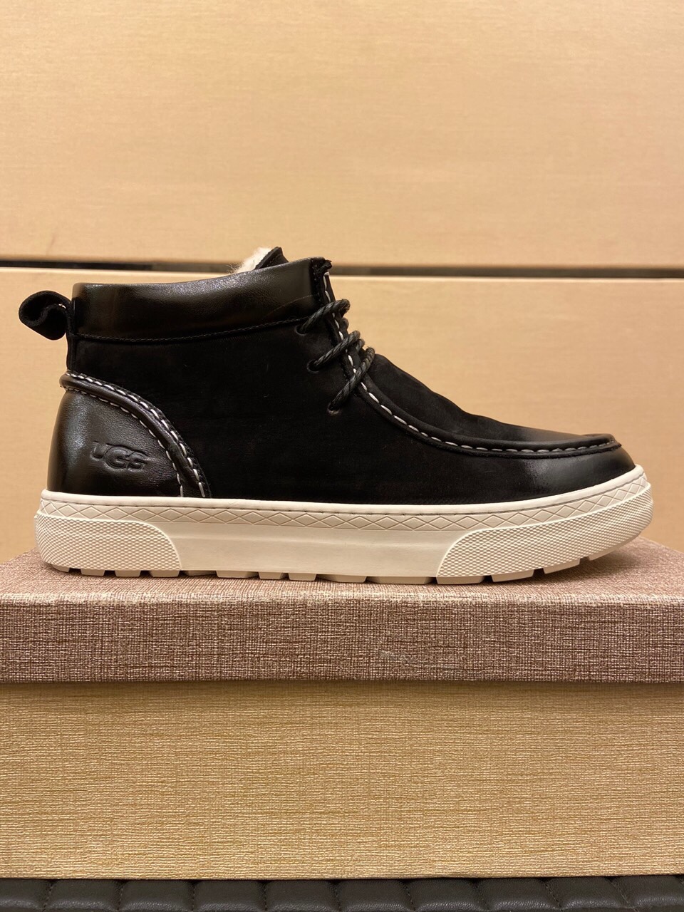 （真全羊毛里不加丝假毛）【UGG男鞋】 版型好到不多说，品质、做工、材料再度升级帅气来袭👏俊朗的外形👏精