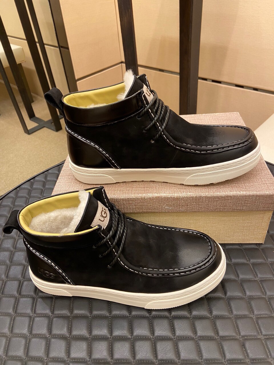 （真全羊毛里不加丝假毛）【UGG男鞋】 版型好到不多说，品质、做工、材料再度升级帅气来袭👏俊朗的外形👏精