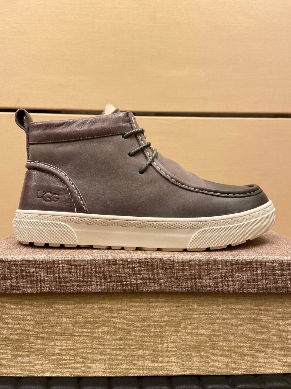 （真全羊毛里不加丝假毛）【UGG男鞋】 版型好到不多说，品质、做工、材料再度升级帅气来袭👏俊朗的外形👏精