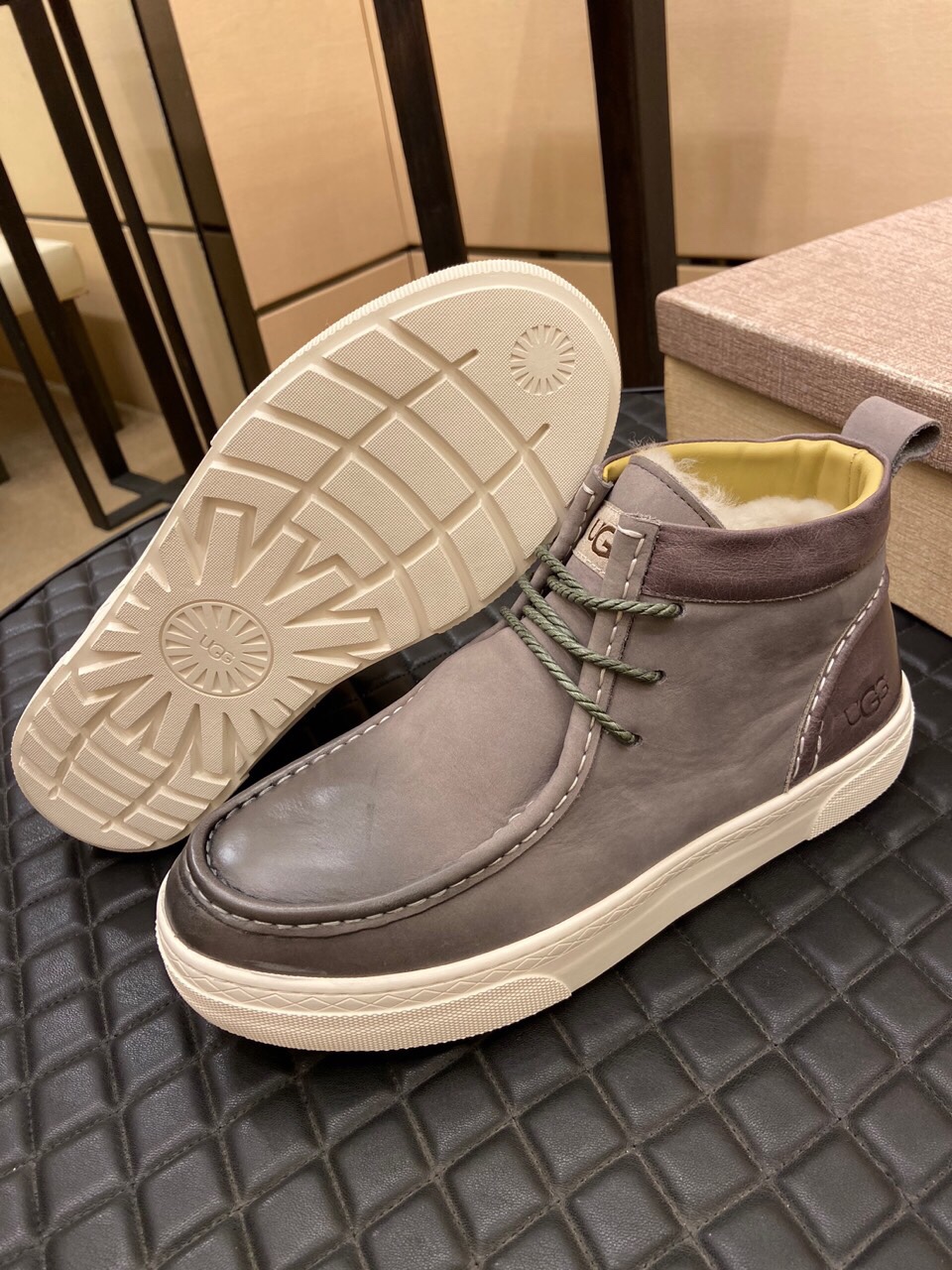 （真全羊毛里不加丝假毛）【UGG男鞋】 版型好到不多说，品质、做工、材料再度升级帅气来袭👏俊朗的外形👏精