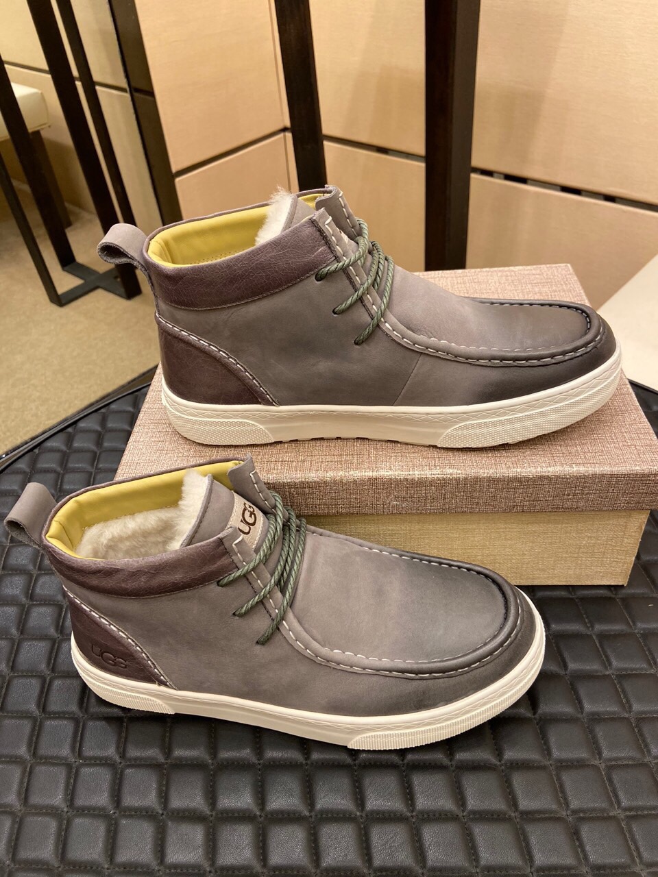 （真全羊毛里不加丝假毛）【UGG男鞋】 版型好到不多说，品质、做工、材料再度升级帅气来袭👏俊朗的外形👏精