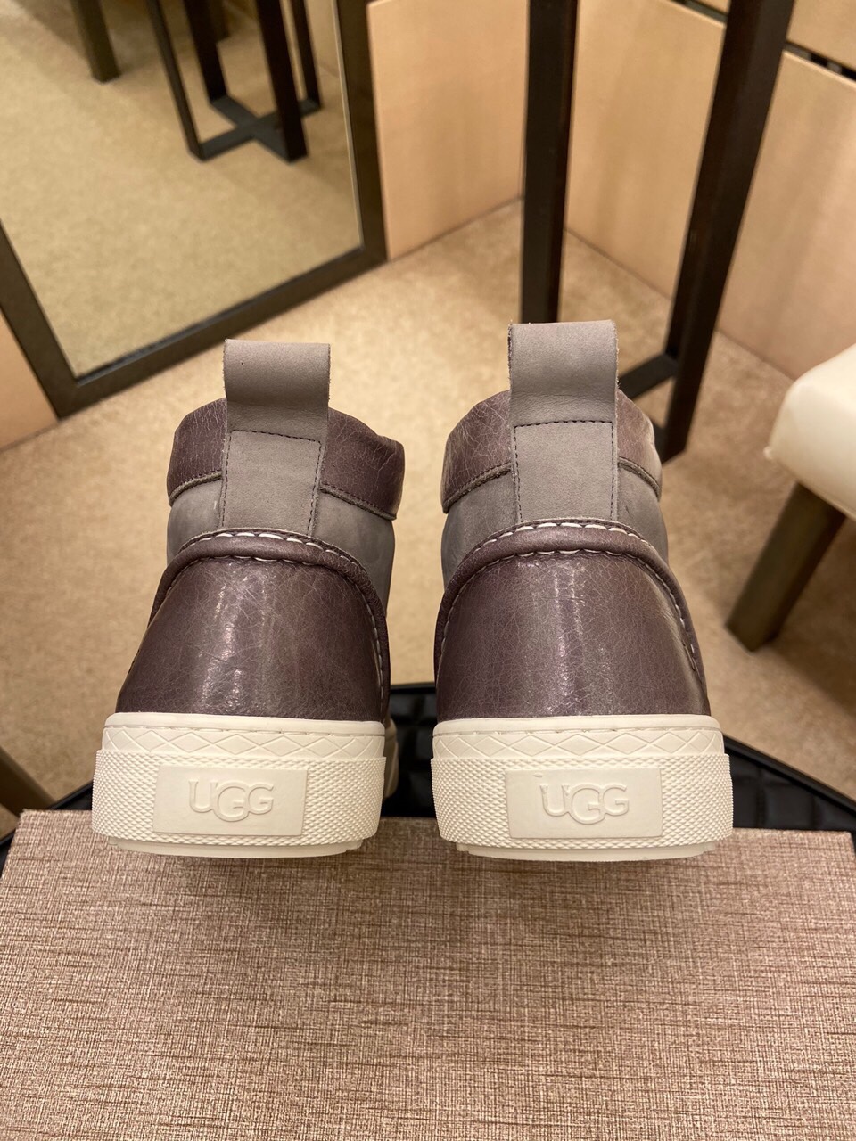 （真全羊毛里不加丝假毛）【UGG男鞋】 版型好到不多说，品质、做工、材料再度升级帅气来袭👏俊朗的外形👏精