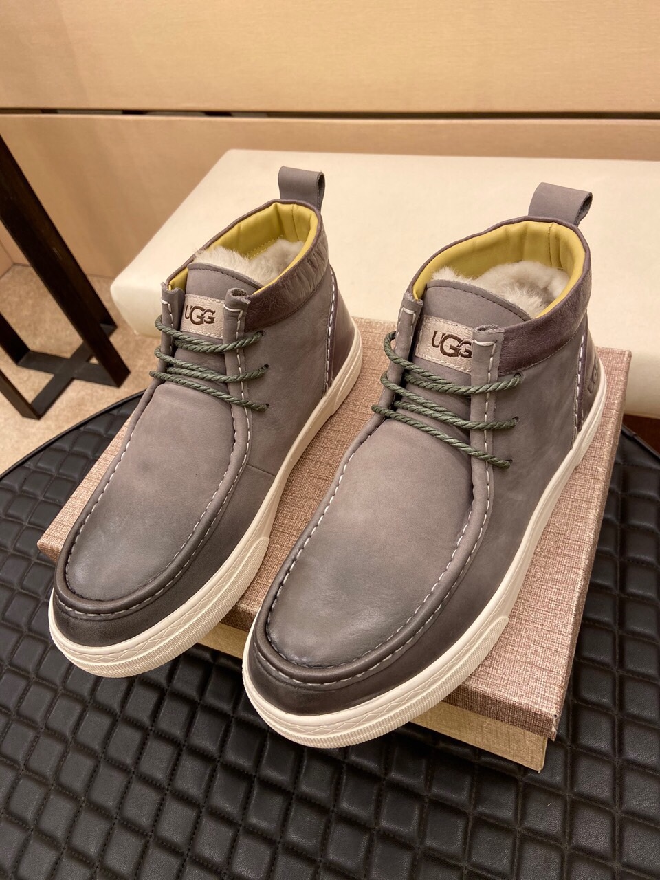 （真全羊毛里不加丝假毛）【UGG男鞋】 版型好到不多说，品质、做工、材料再度升级帅气来袭👏俊朗的外形👏精