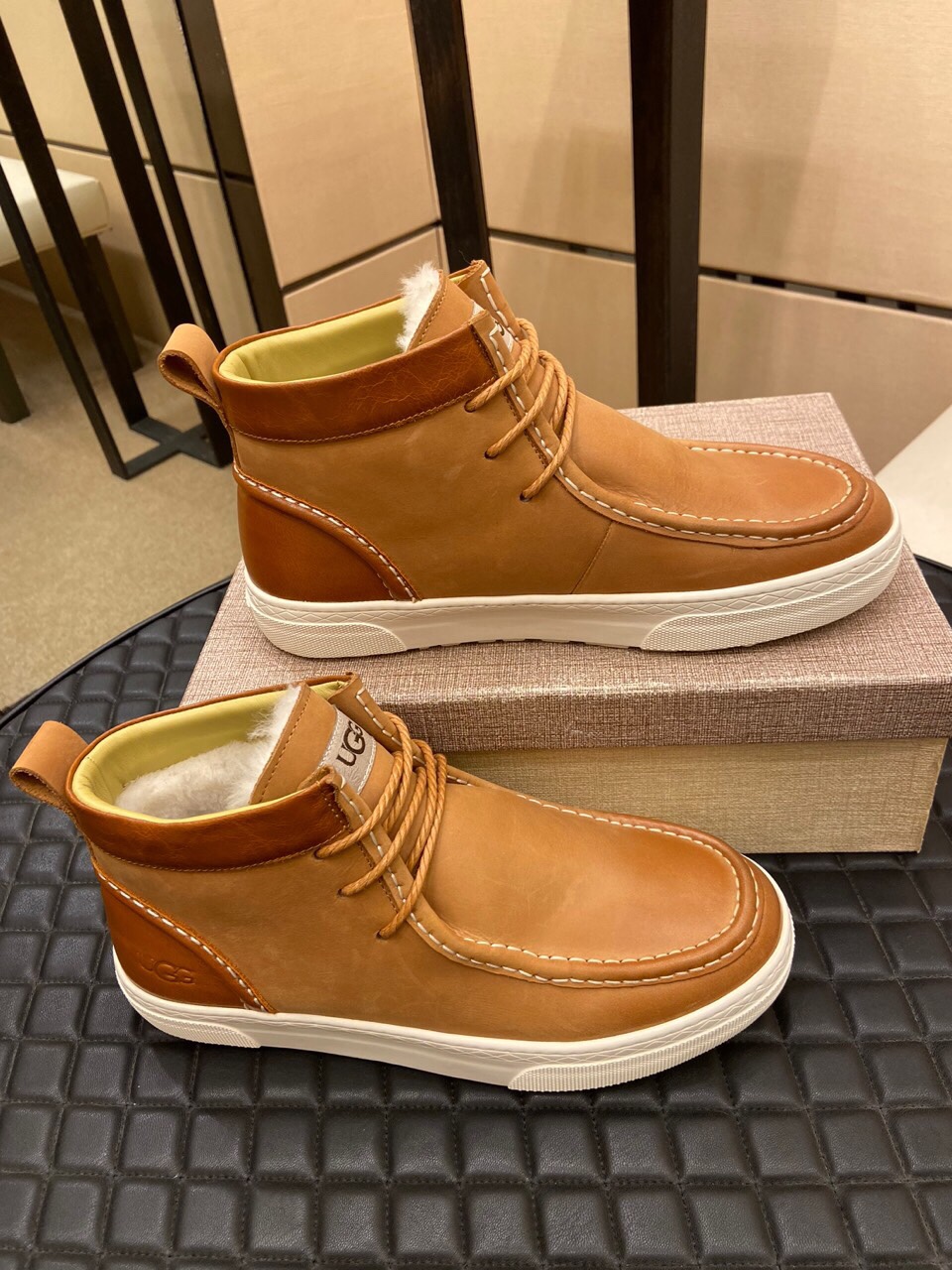 （真全羊毛里不加丝假毛）【UGG男鞋】 版型好到不多说，品质、做工、材料再度升级帅气来袭👏俊朗的外形👏精