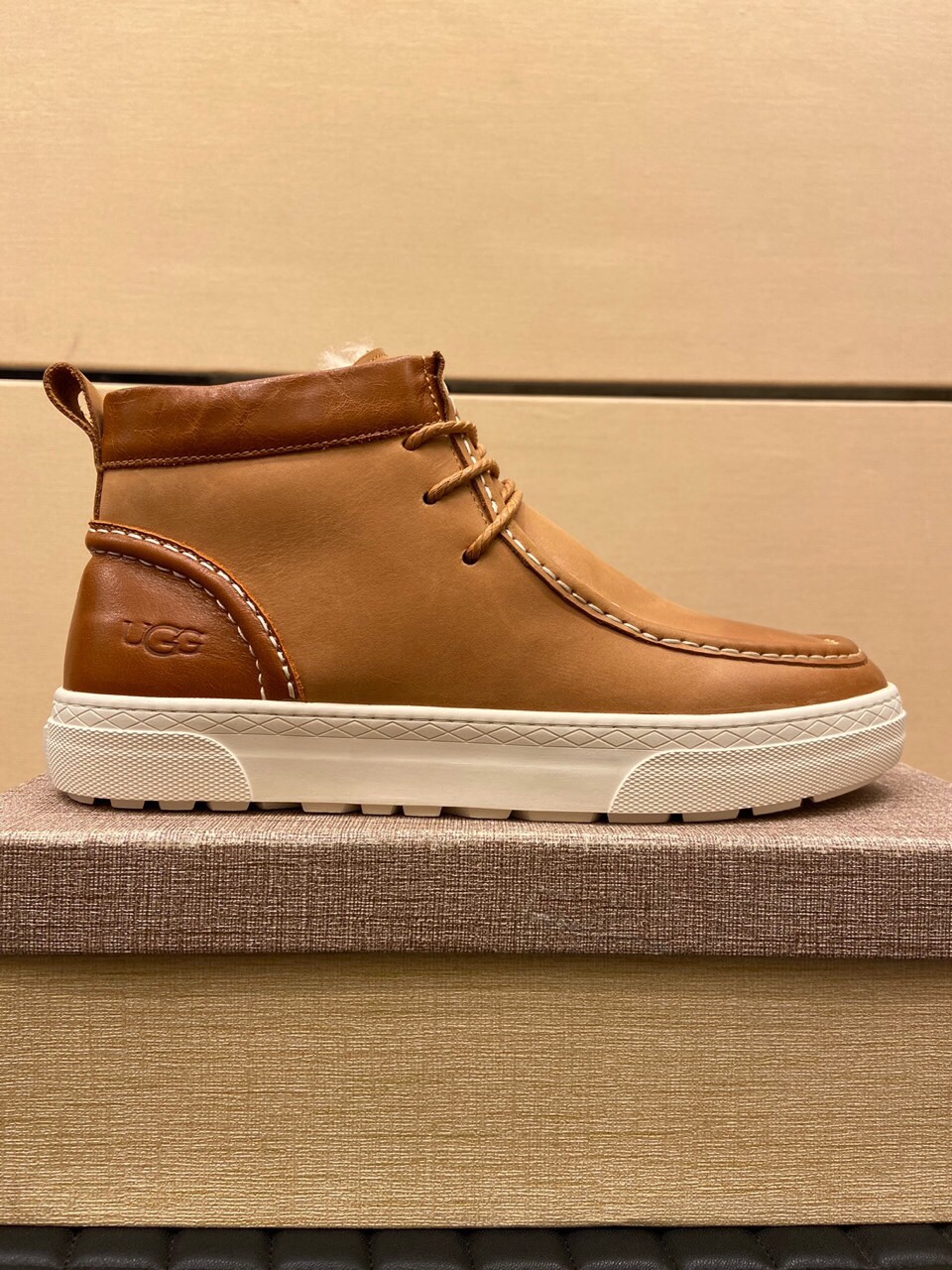 （真全羊毛里不加丝假毛）【UGG男鞋】 版型好到不多说，品质、做工、材料再度升级帅气来袭👏俊朗的外形👏精