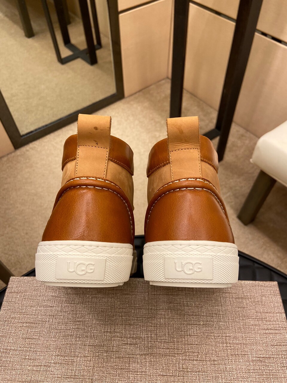 （真全羊毛里不加丝假毛）【UGG男鞋】 版型好到不多说，品质、做工、材料再度升级帅气来袭👏俊朗的外形👏精