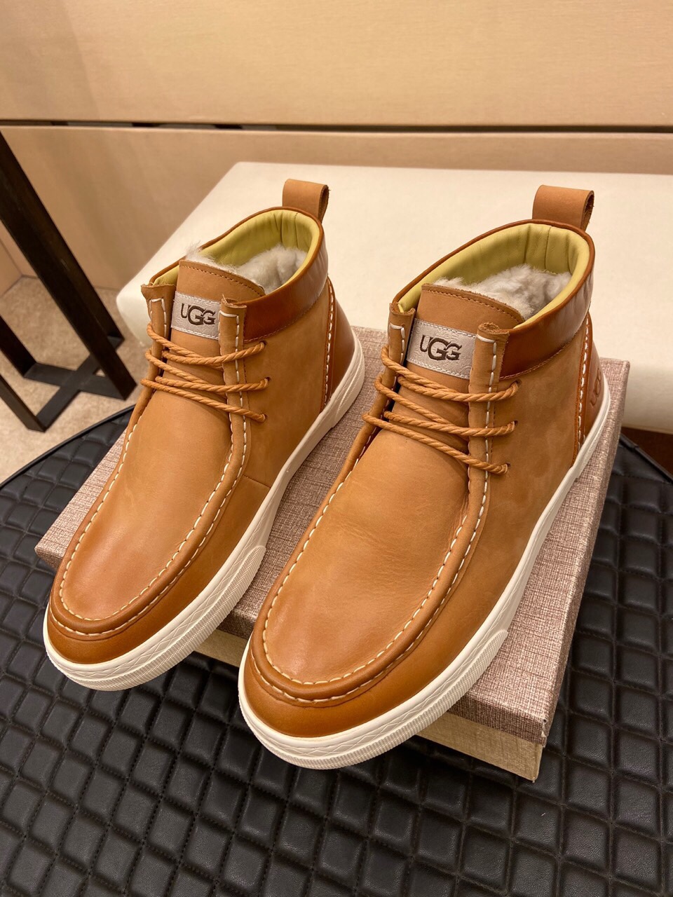（真全羊毛里不加丝假毛）【UGG男鞋】 版型好到不多说，品质、做工、材料再度升级帅气来袭👏俊朗的外形👏精