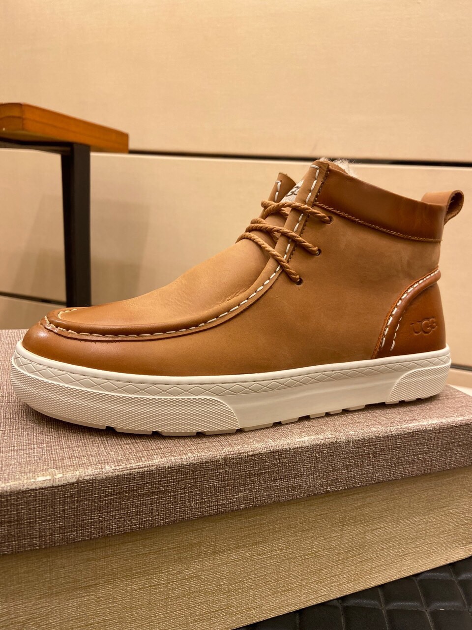 （真全羊毛里不加丝假毛）【UGG男鞋】 版型好到不多说，品质、做工、材料再度升级帅气来袭👏俊朗的外形👏精