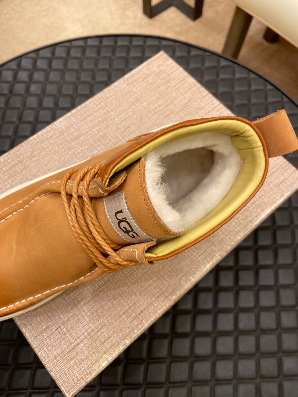 （真全羊毛里不加丝假毛）【UGG男鞋】 版型好到不多说，品质、做工、材料再度升级帅气来袭👏俊朗的外形👏精