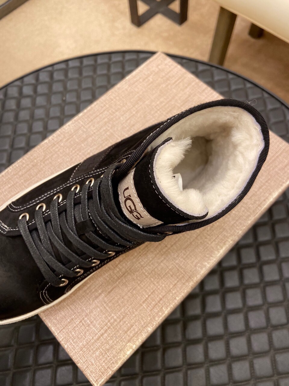 （真全羊毛里不加丝假毛）【UGG男鞋】 版型好到不多说，品质、做工、材料再度升级帅气来袭👏俊朗的外形👏精