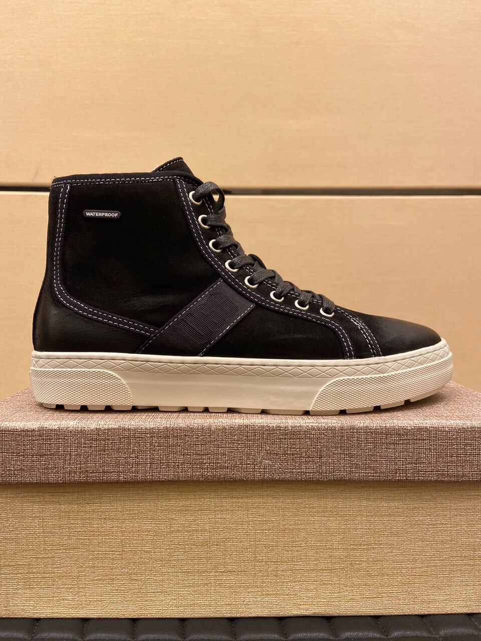 （真全羊毛里不加丝假毛）【UGG男鞋】 版型好到不多说，品质、做工、材料再度升级帅气来袭👏俊朗的外形👏精