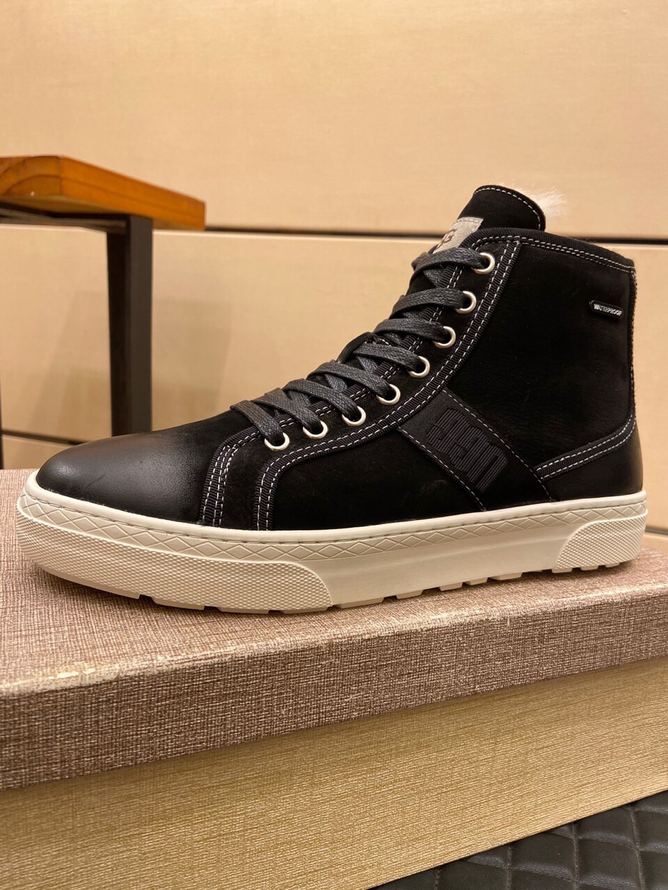 （真全羊毛里不加丝假毛）【UGG男鞋】 版型好到不多说，品质、做工、材料再度升级帅气来袭👏俊朗的外形👏精