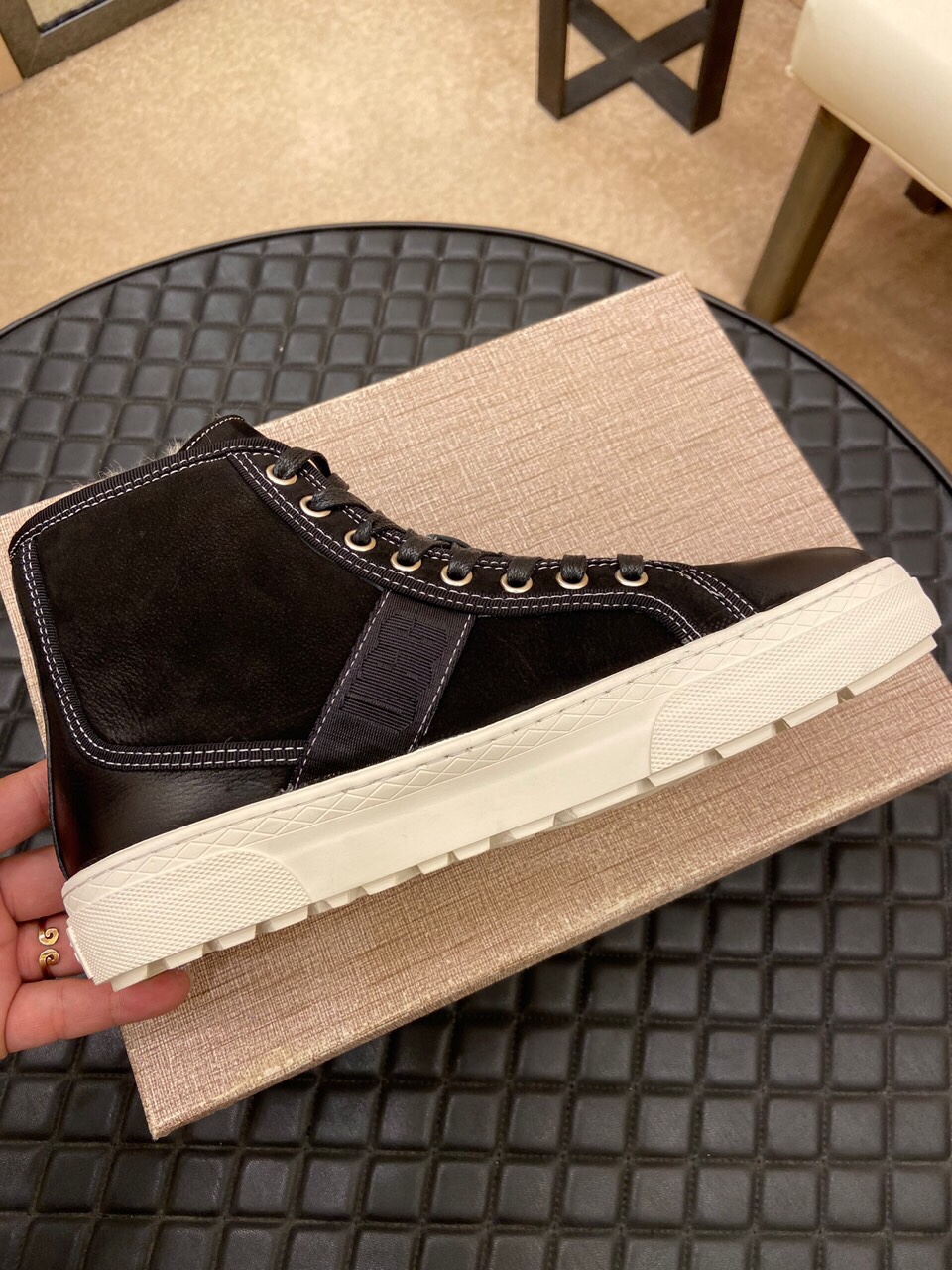 （真全羊毛里不加丝假毛）【UGG男鞋】 版型好到不多说，品质、做工、材料再度升级帅气来袭👏俊朗的外形👏精
