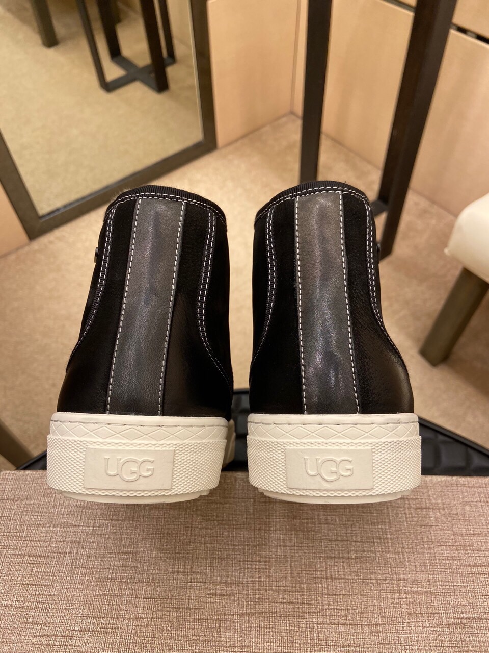 （真全羊毛里不加丝假毛）【UGG男鞋】 版型好到不多说，品质、做工、材料再度升级帅气来袭👏俊朗的外形👏精