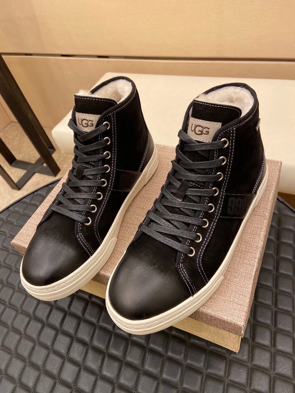 （真全羊毛里不加丝假毛）【UGG男鞋】 版型好到不多说，品质、做工、材料再度升级帅气来袭👏俊朗的外形👏精