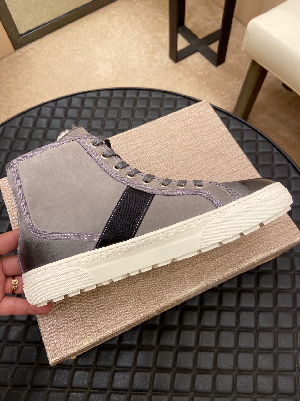 （真全羊毛里不加丝假毛）【UGG男鞋】 版型好到不多说，品质、做工、材料再度升级帅气来袭👏俊朗的外形👏精