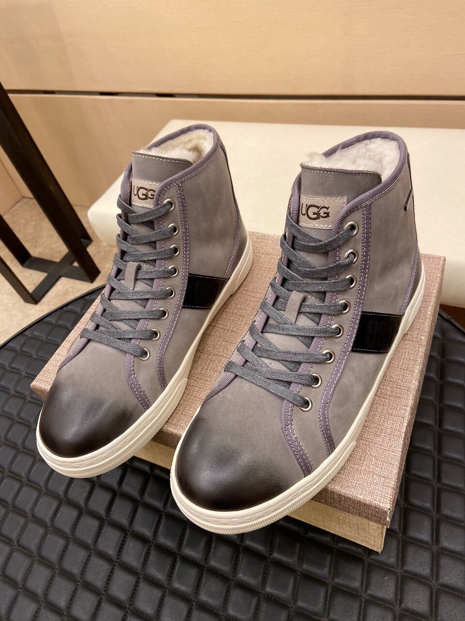 （真全羊毛里不加丝假毛）【UGG男鞋】 版型好到不多说，品质、做工、材料再度升级帅气来袭👏俊朗的外形👏精