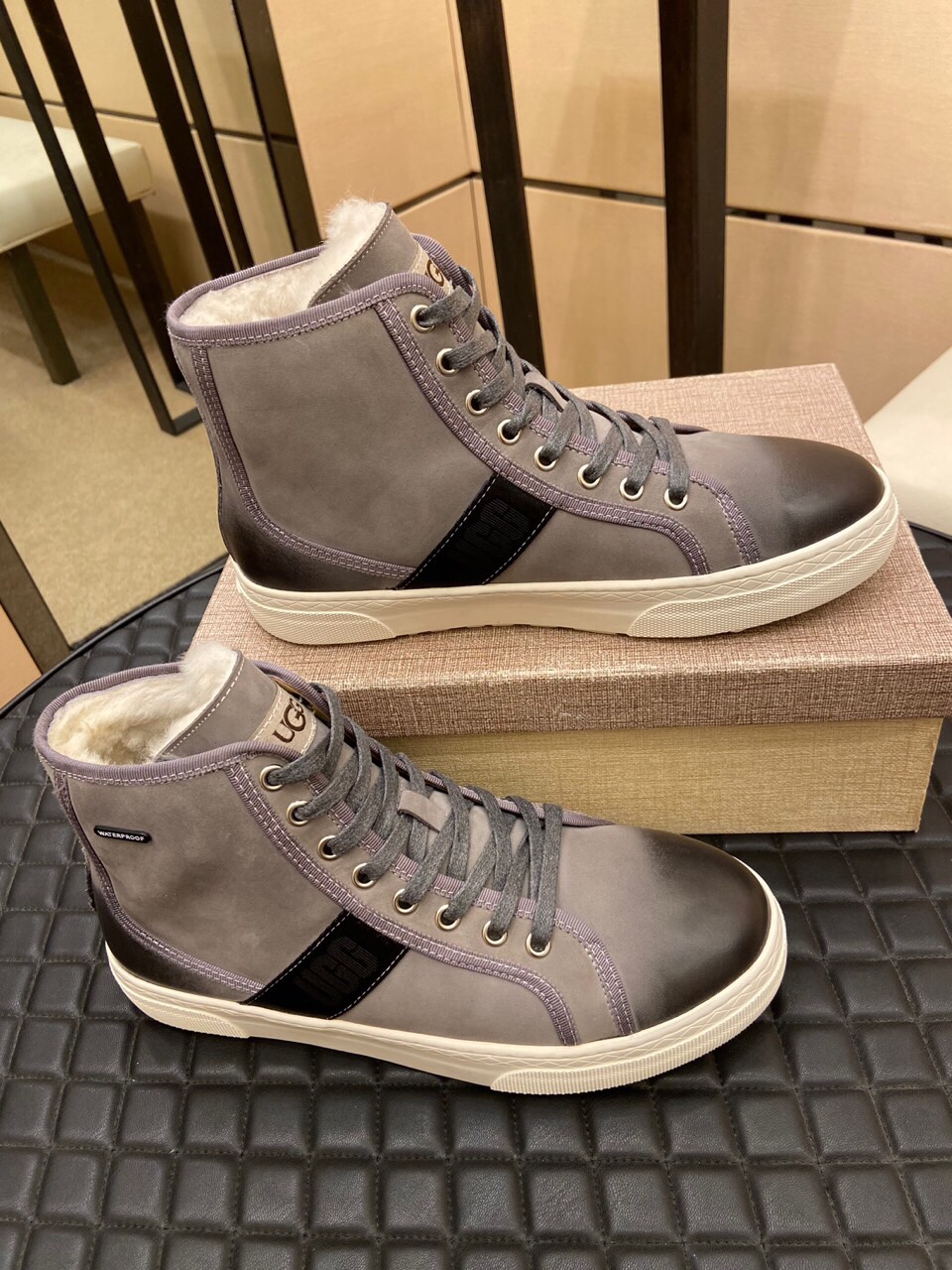 （真全羊毛里不加丝假毛）【UGG男鞋】 版型好到不多说，品质、做工、材料再度升级帅气来袭👏俊朗的外形👏精