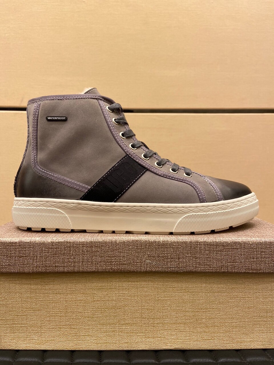 （真全羊毛里不加丝假毛）【UGG男鞋】 版型好到不多说，品质、做工、材料再度升级帅气来袭👏俊朗的外形👏精