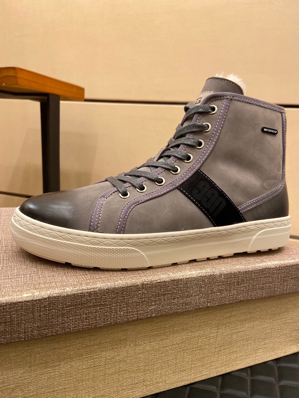 （真全羊毛里不加丝假毛）【UGG男鞋】 版型好到不多说，品质、做工、材料再度升级帅气来袭👏俊朗的外形👏精