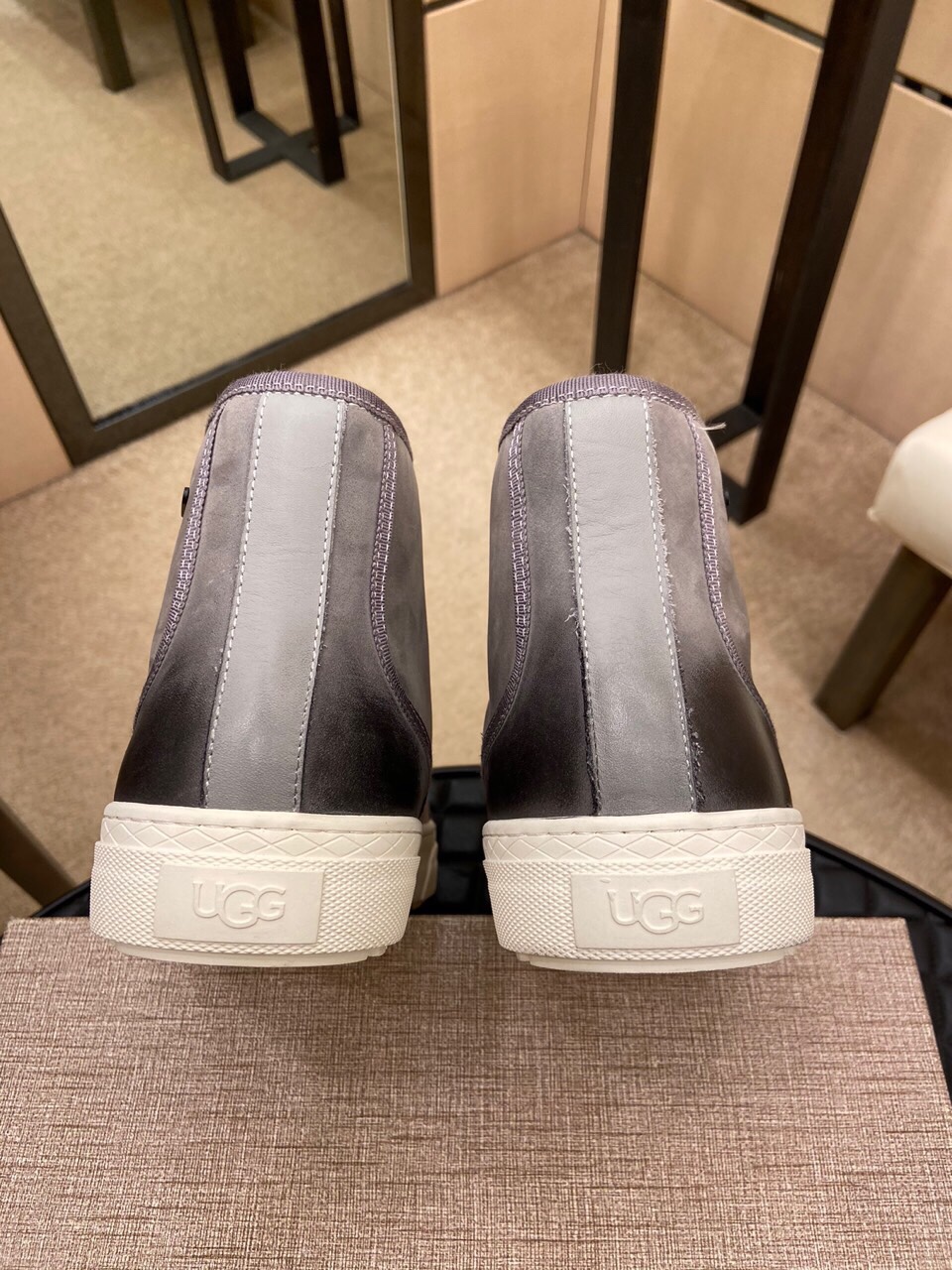 （真全羊毛里不加丝假毛）【UGG男鞋】 版型好到不多说，品质、做工、材料再度升级帅气来袭👏俊朗的外形👏精