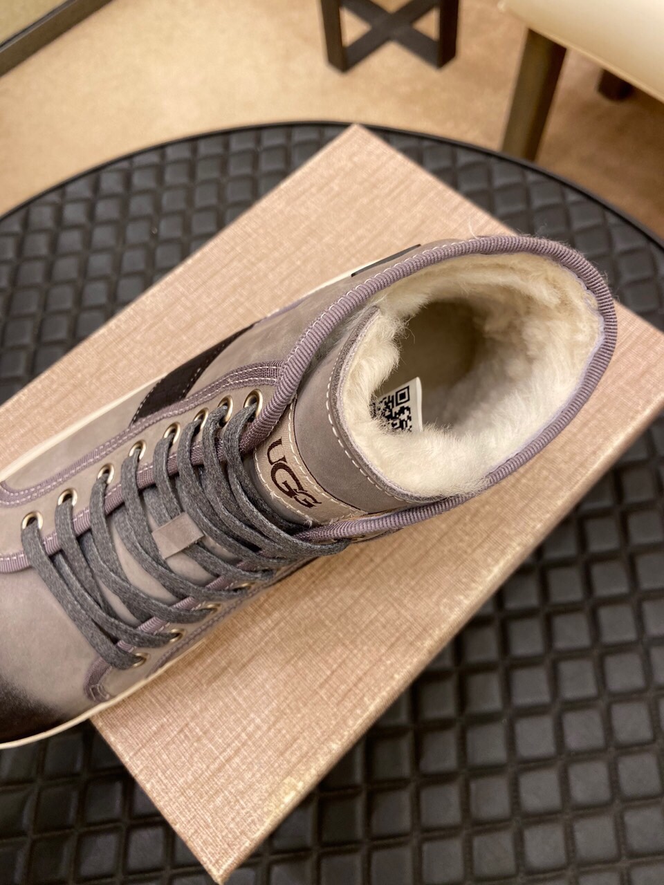 （真全羊毛里不加丝假毛）【UGG男鞋】 版型好到不多说，品质、做工、材料再度升级帅气来袭👏俊朗的外形👏精