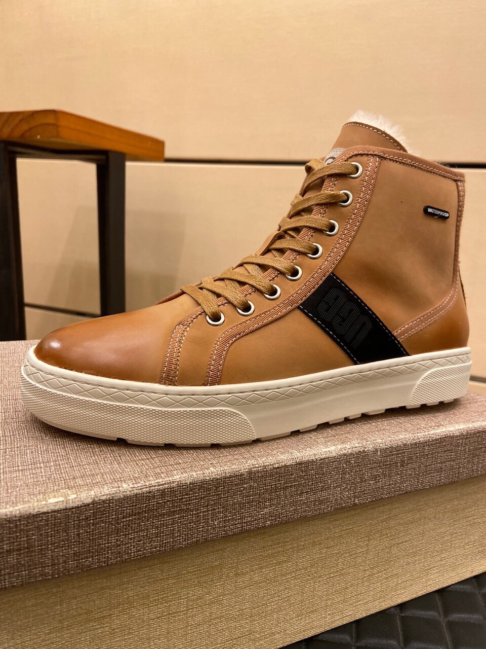 （真全羊毛里不加丝假毛）【UGG男鞋】 版型好到不多说，品质、做工、材料再度升级帅气来袭👏俊朗的外形👏精