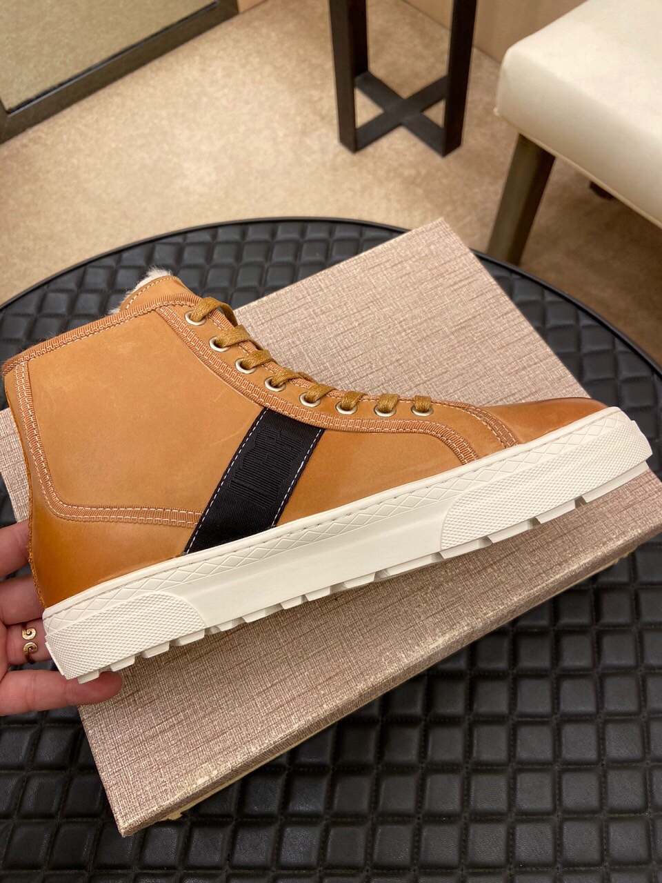 （真全羊毛里不加丝假毛）【UGG男鞋】 版型好到不多说，品质、做工、材料再度升级帅气来袭👏俊朗的外形👏精