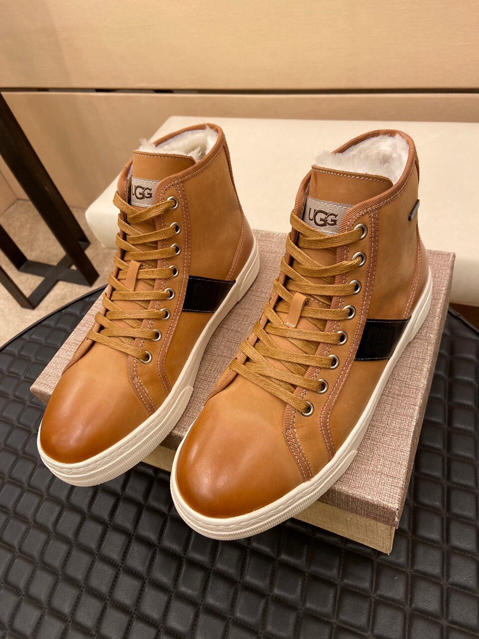 （真全羊毛里不加丝假毛）【UGG男鞋】 版型好到不多说，品质、做工、材料再度升级帅气来袭👏俊朗的外形👏精