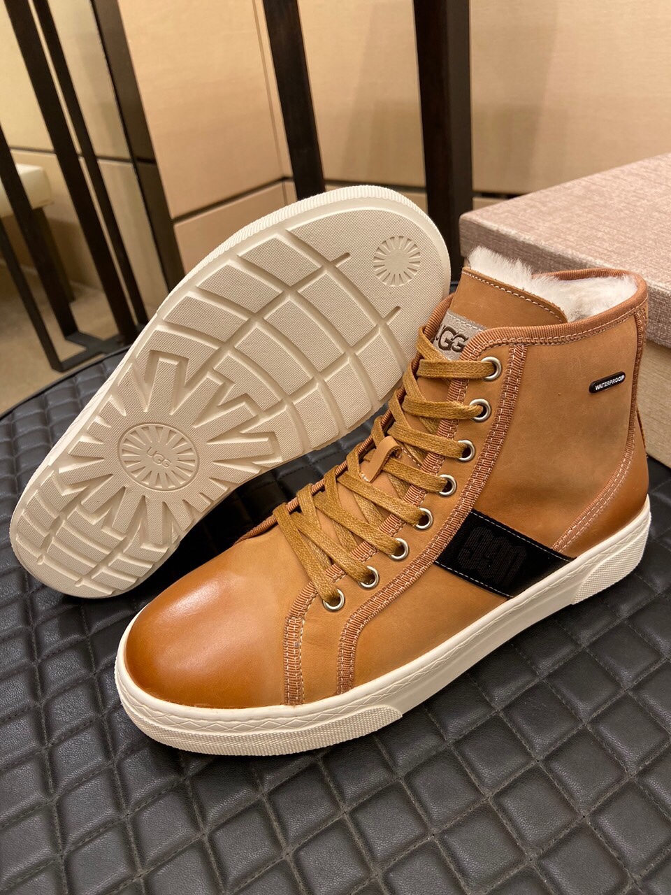 （真全羊毛里不加丝假毛）【UGG男鞋】 版型好到不多说，品质、做工、材料再度升级帅气来袭👏俊朗的外形👏精