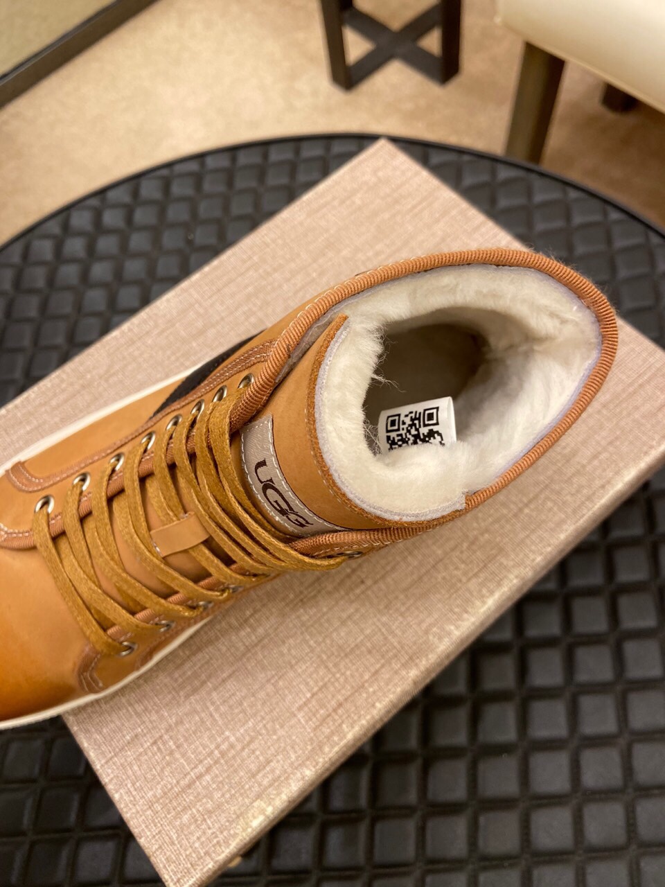 （真全羊毛里不加丝假毛）【UGG男鞋】 版型好到不多说，品质、做工、材料再度升级帅气来袭👏俊朗的外形👏精