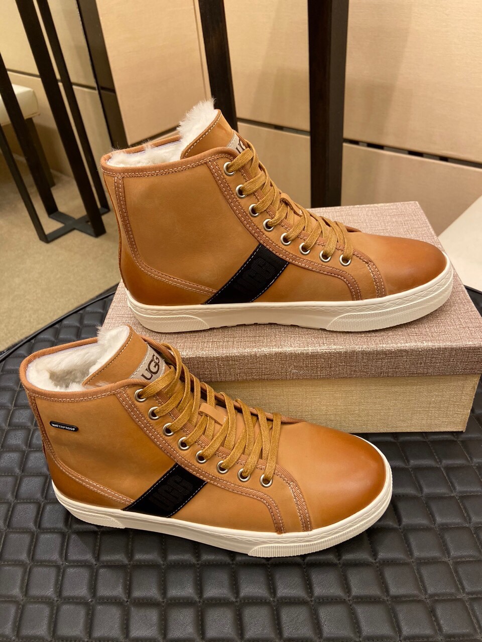 （真全羊毛里不加丝假毛）【UGG男鞋】 版型好到不多说，品质、做工、材料再度升级帅气来袭👏俊朗的外形👏精