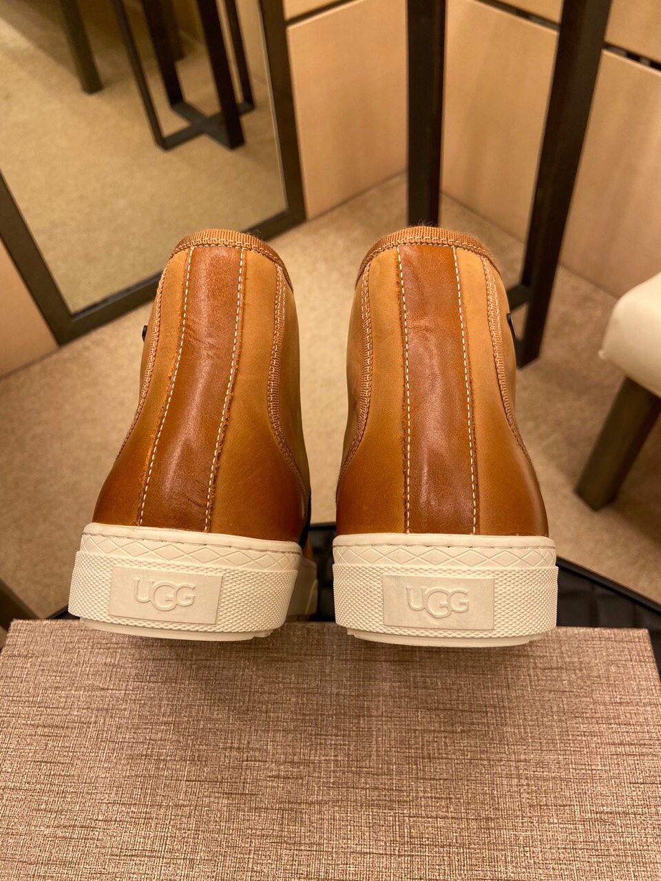 （真全羊毛里不加丝假毛）【UGG男鞋】 版型好到不多说，品质、做工、材料再度升级帅气来袭👏俊朗的外形👏精