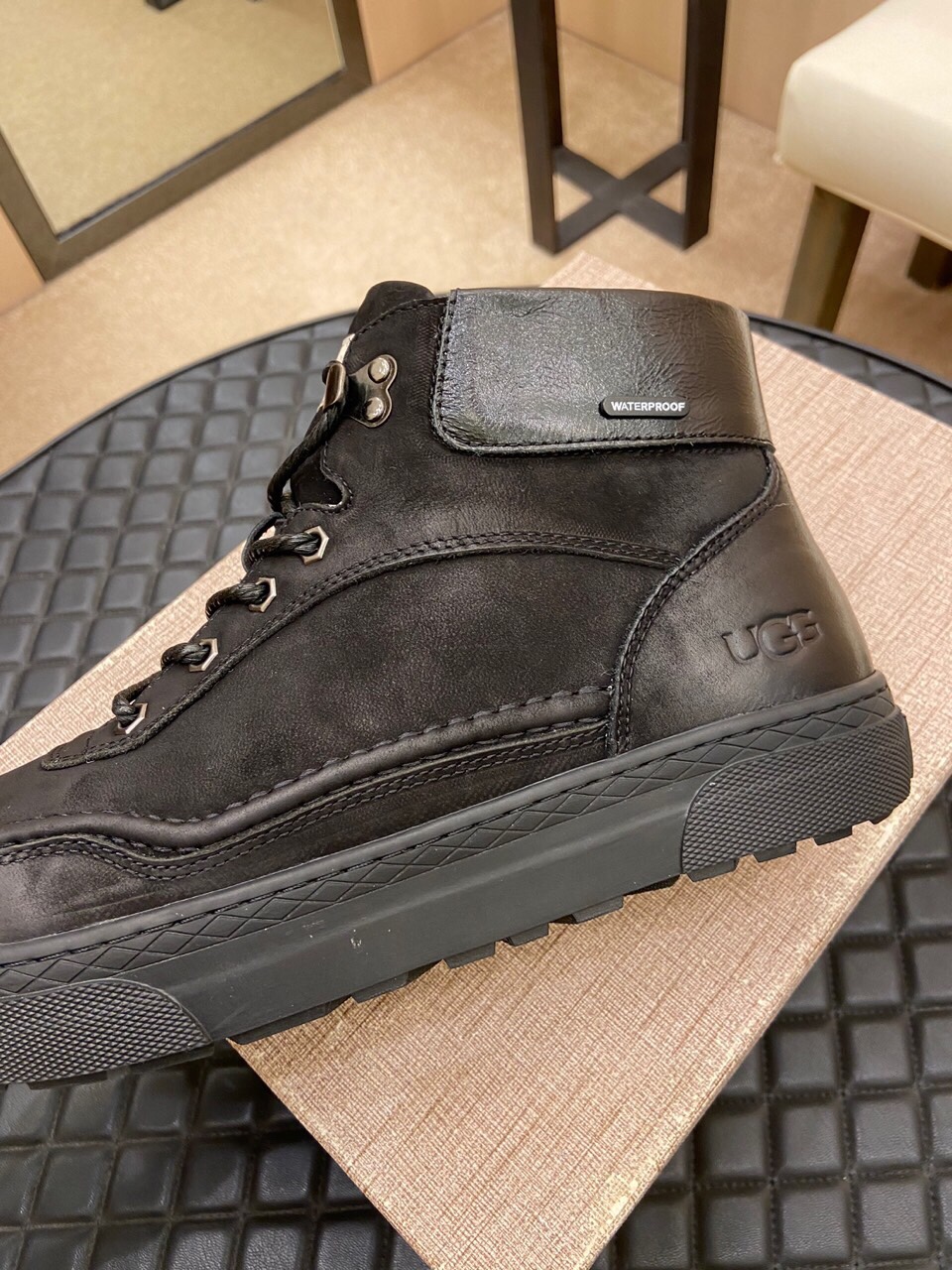 （真全羊毛里不加丝假毛）【UGG男鞋】 版型好到不多说，品质、做工、材料再度升级帅气来袭👏俊朗的外形👏精