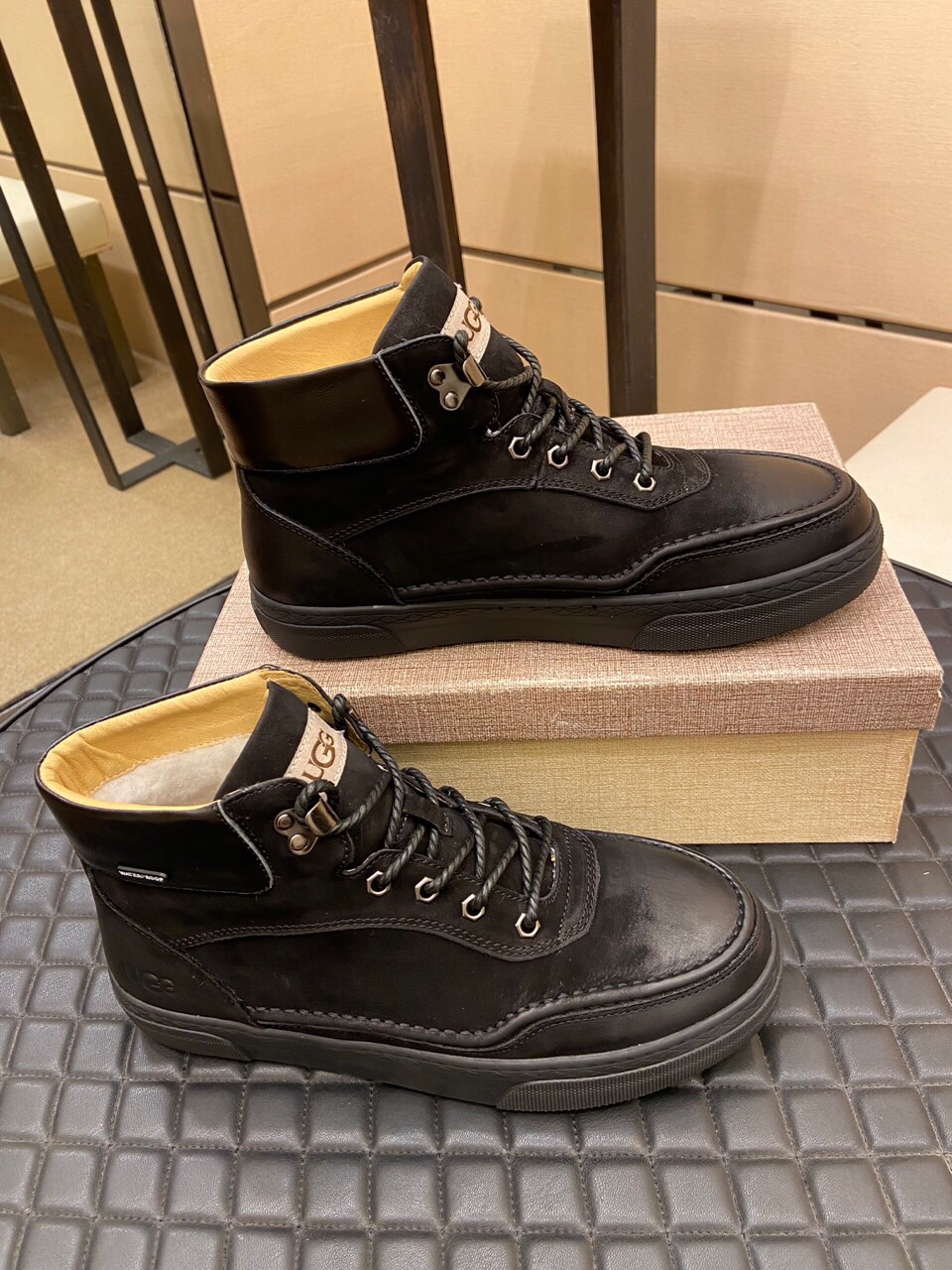（真全羊毛里不加丝假毛）【UGG男鞋】 版型好到不多说，品质、做工、材料再度升级帅气来袭👏俊朗的外形👏精